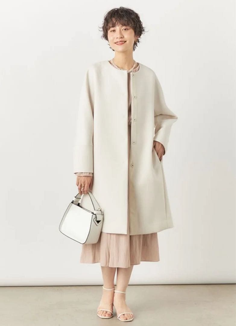 【新品】ノーリーズ 軽量 トリプルクロス サテン切替 ノーカラーコート 着映え白