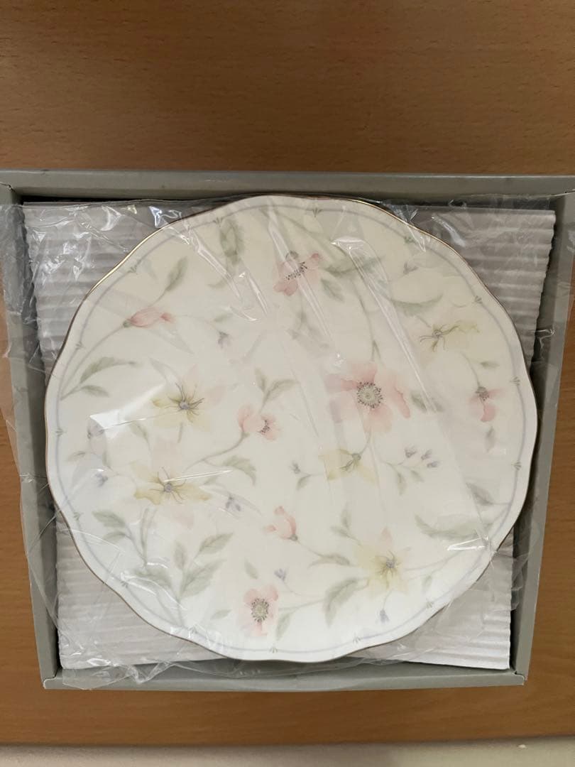 未使用ナルミ9296パステルガ一デン 27ディナーティ一碗皿38プラタ一