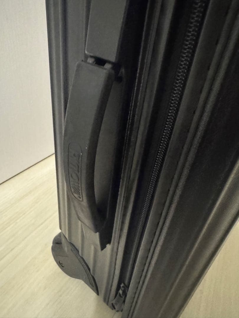 リモワ　SALSA サルサ　32〜35リットル　ブラック