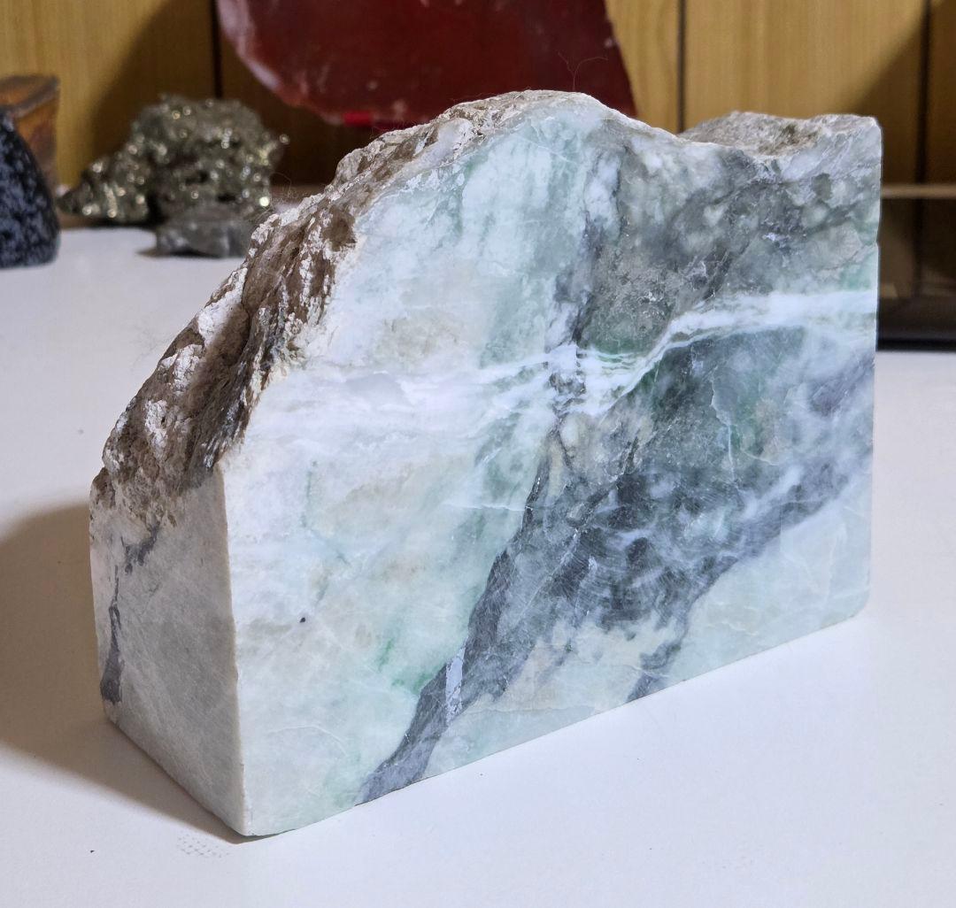 翡翠　糸魚川　2500g　W152×D56×H122mm