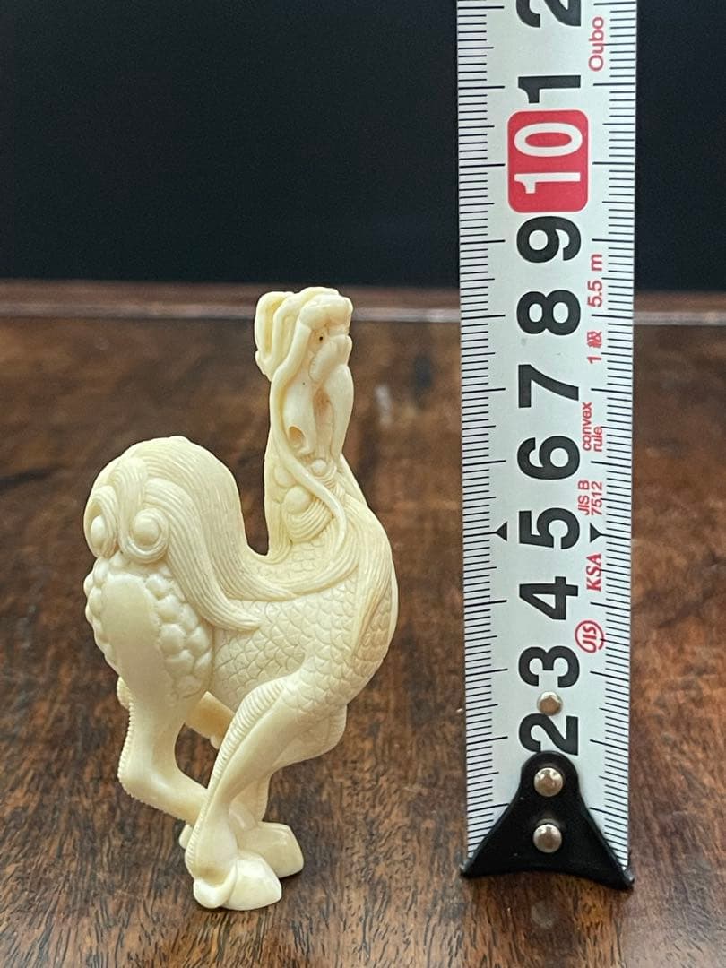 キリン麒麟　緒締　根付　提げ物　牙彫　天然材質　置物　骨董古美術 ねつけ