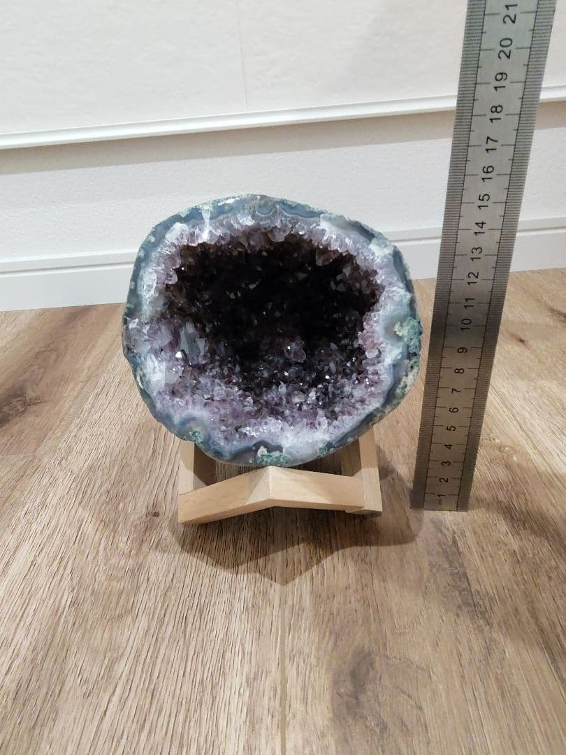 巨大モロッコ産　水晶ジオード　マッキー