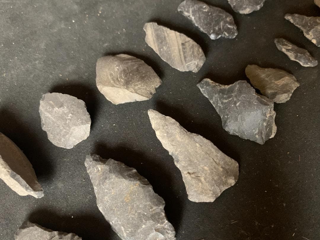 石器 矢尻 鏃 ヤジリ 小やじり20点 縄文時代 発掘地:京都府綴喜郡 492