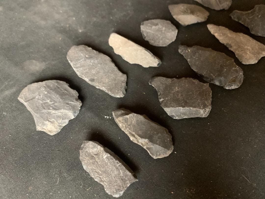 石器 矢尻 鏃 ヤジリ 小やじり20点 縄文時代 発掘地:京都府綴喜郡 492