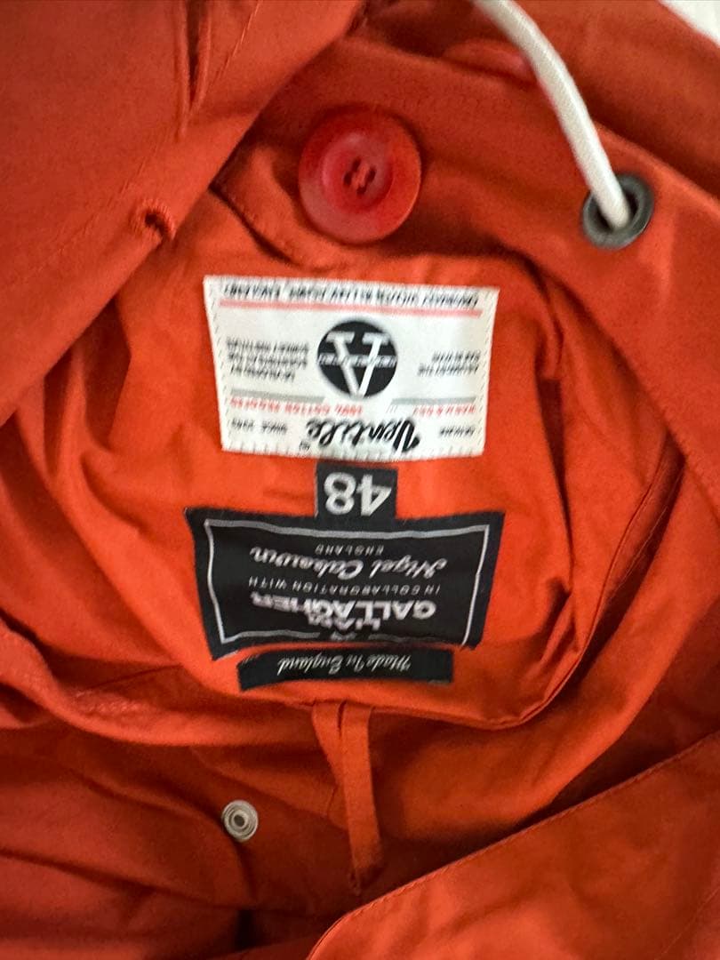 オレンジ フード付きレインコート サイズ48