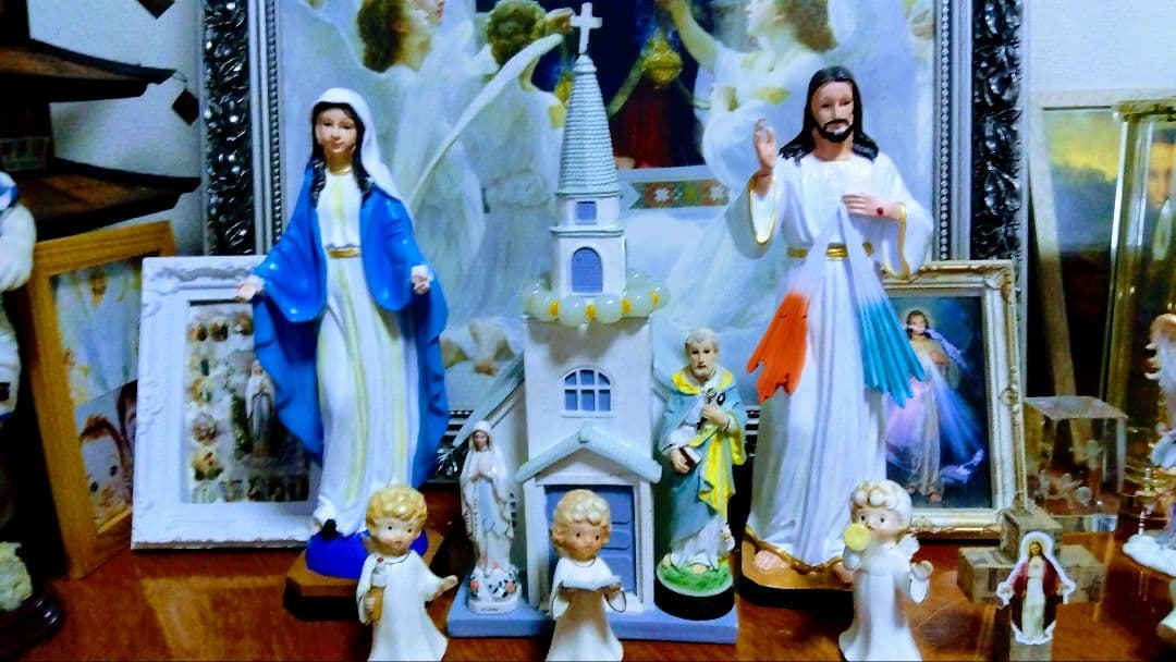 入手困難.ペテロの置物．高さ15センチ位．十字架付きます