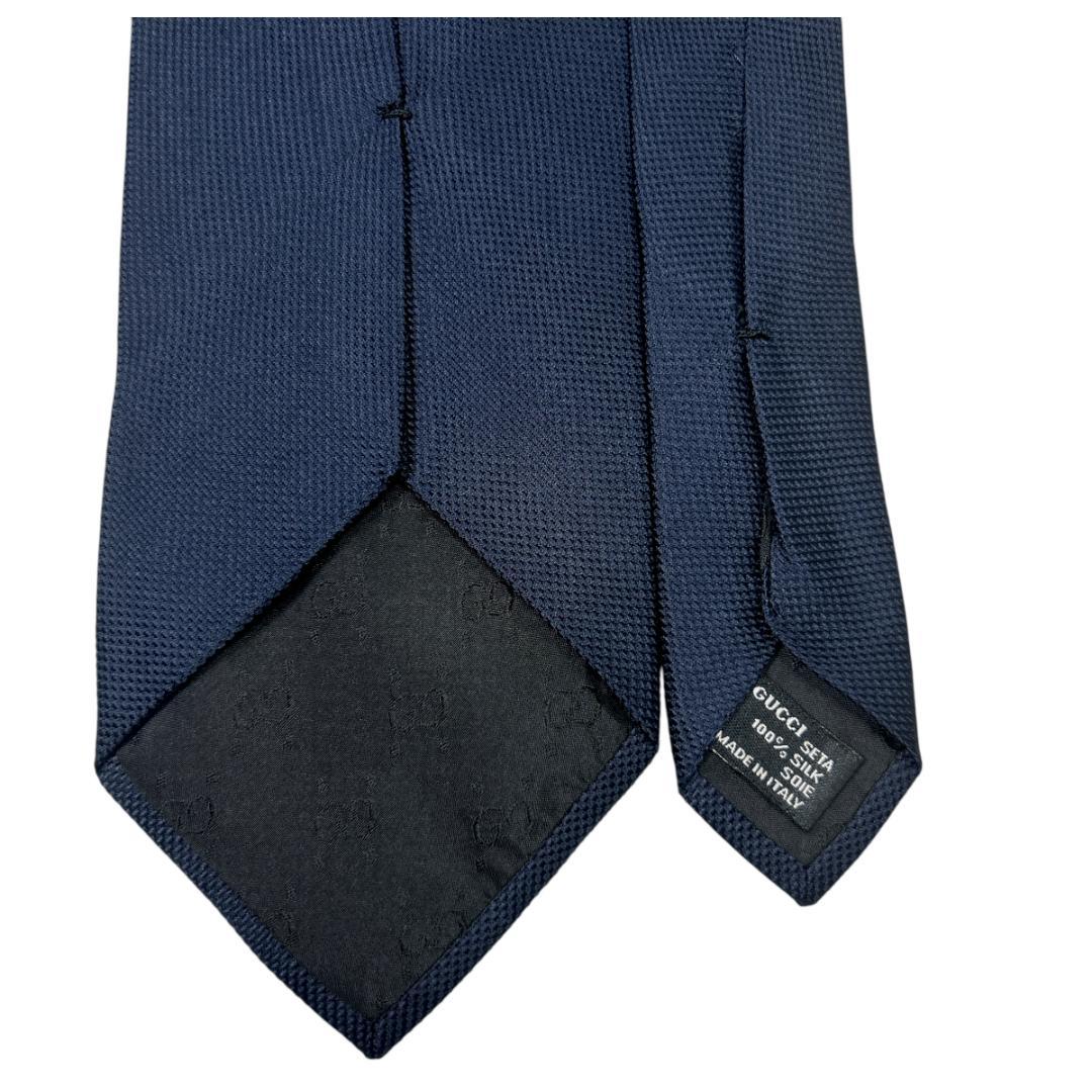 GUCCI ネクタイ ネイビー ロゴ入り シルク 高級感 スーツ映え ソリッド