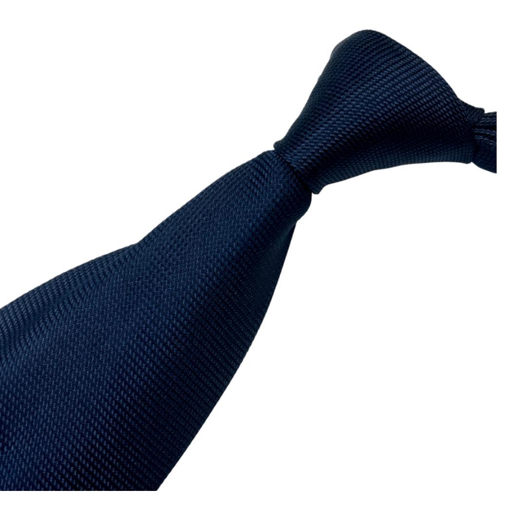 GUCCI ネクタイ ネイビー ロゴ入り シルク 高級感 スーツ映え ソリッド