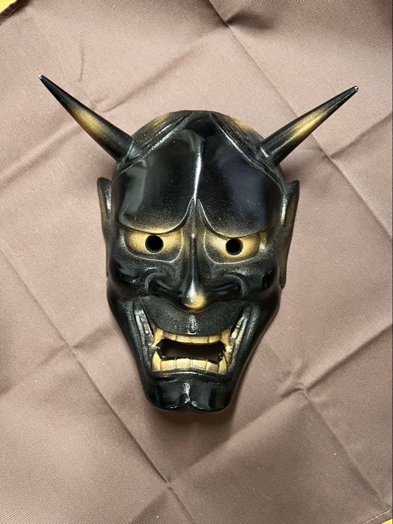 鬼の面 黒と金 角付き
