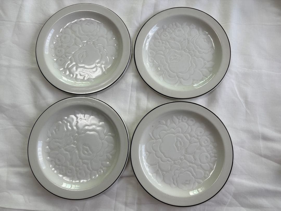 ミッドウィンター　Winterパターン　Embossed（型押し）花柄エンボス皿