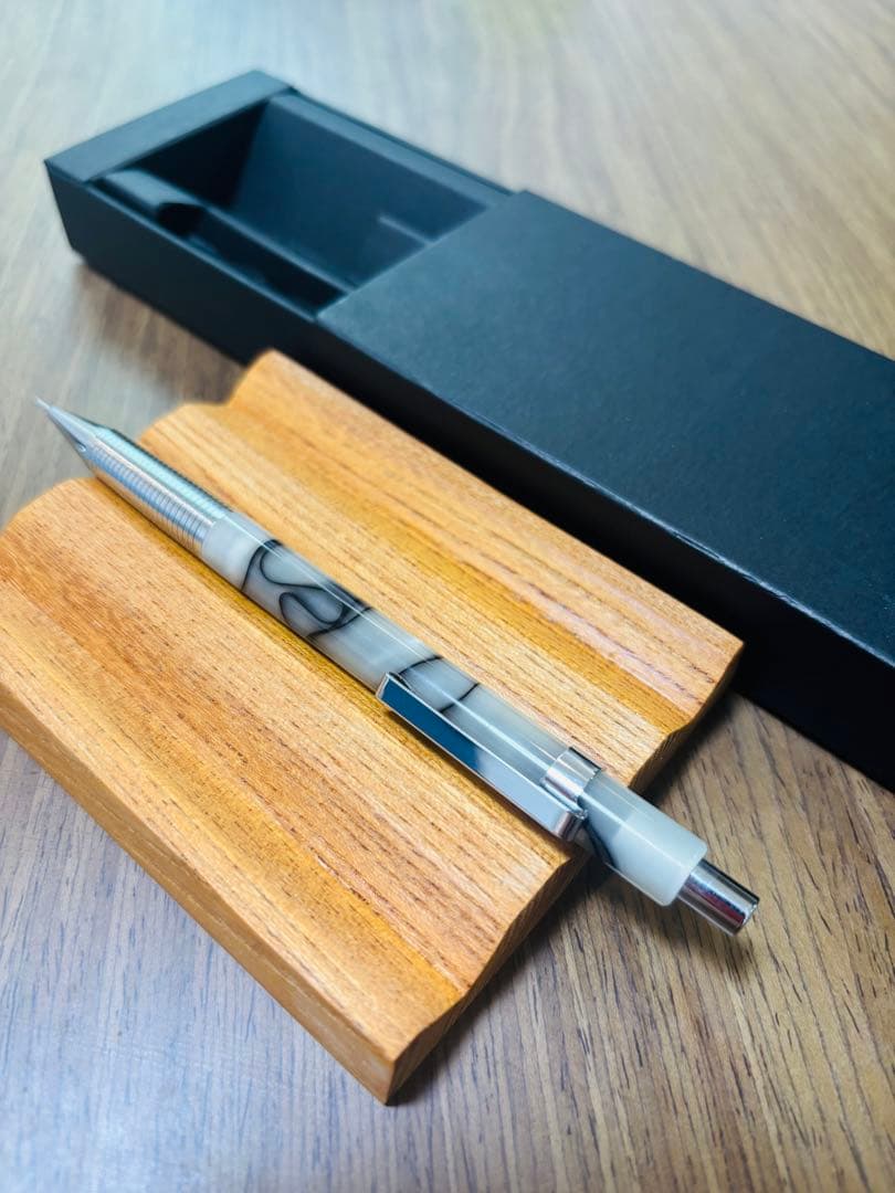 クラフトa クラフトエー　アクリル　シャープペンシル　ブラック×ホワイト