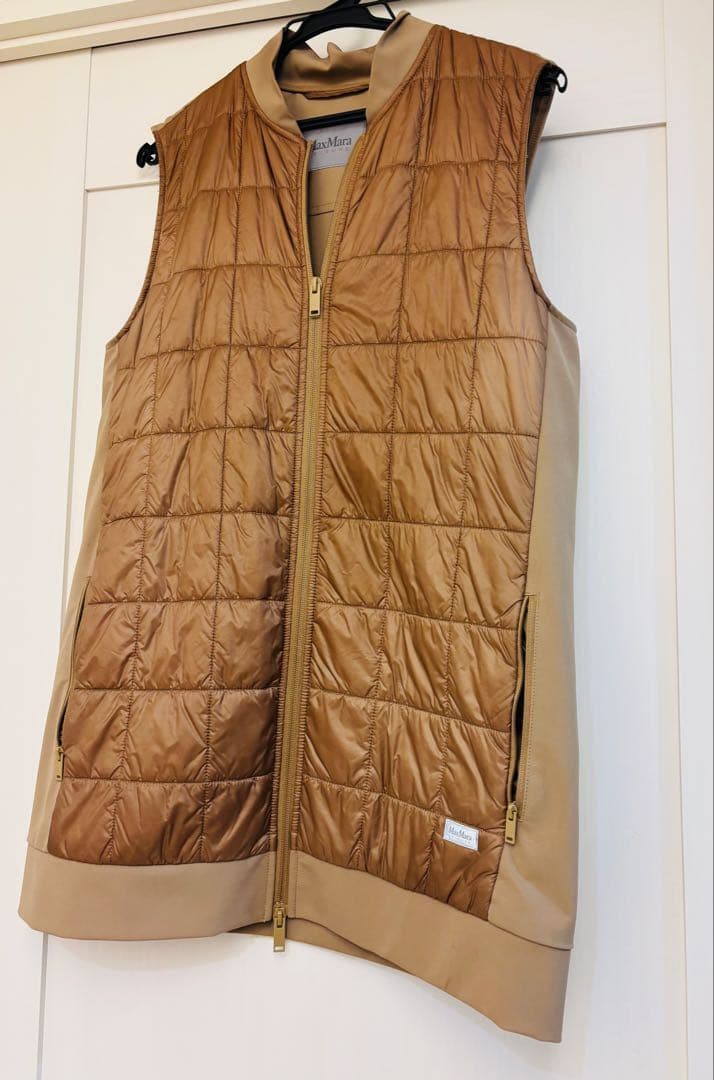 マックスマーラ　ベージュ キルティング ノースリーブ ダウンベスト