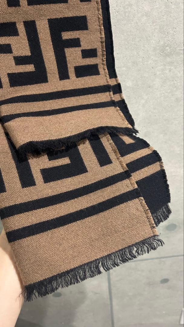 ☆確実正規品☆Fendi ロゴマフラー ブラウン/ブラック