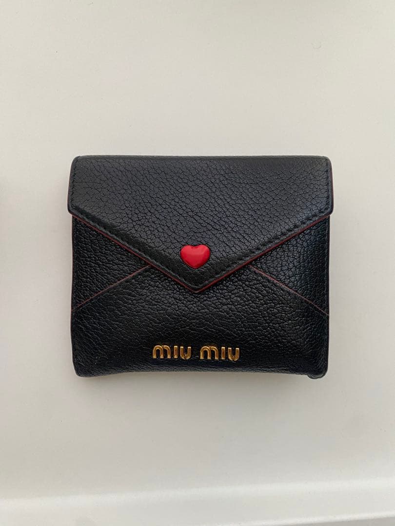 miu miu ラブレター　二つ折り財布 黒 レザー
