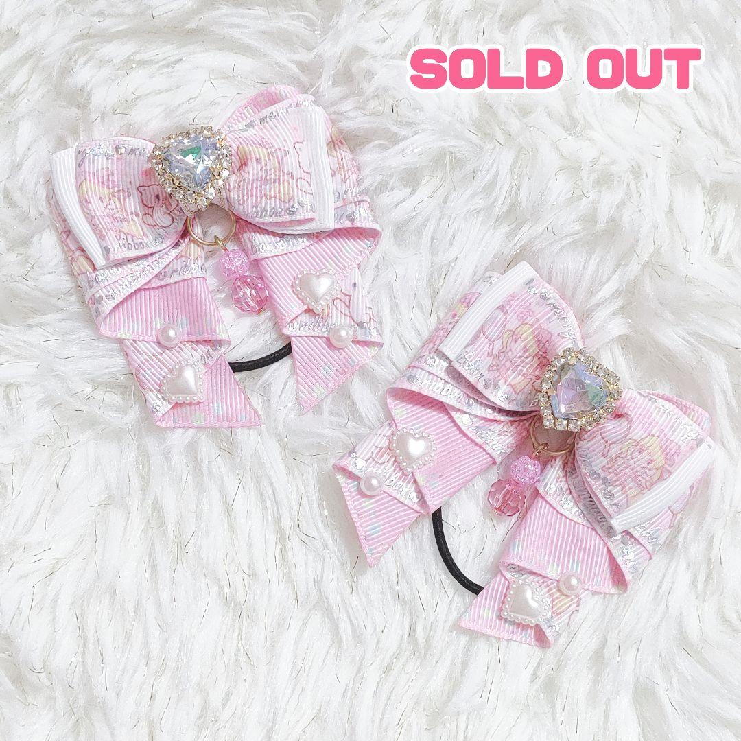 ハンドメイド★キッズリボン★ピンク★きらきらビジューと揺れるチャーム付き