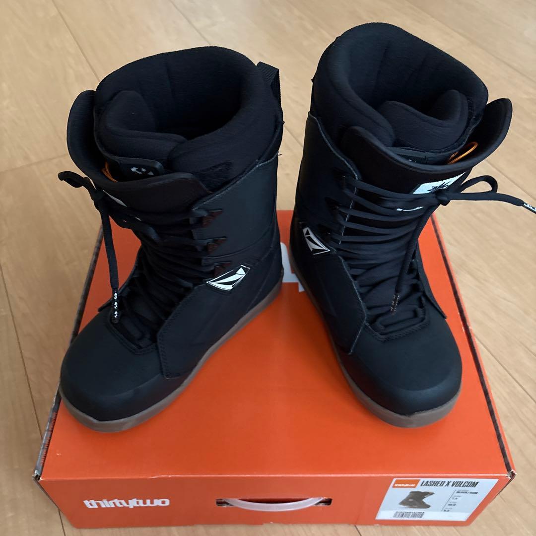 【しよん】THIRTYTWO LASHED X VOLCOM 25.5cm