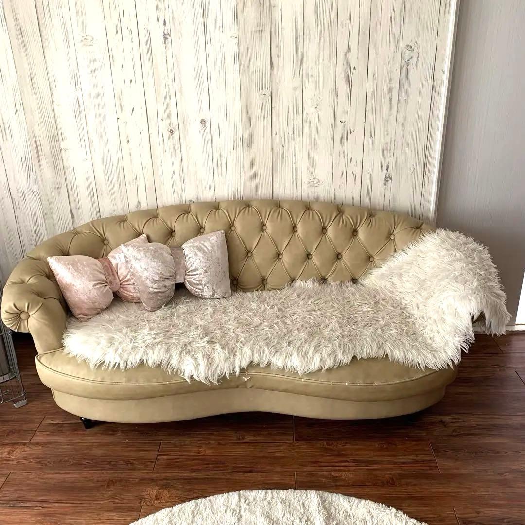 定価20万　ベージュ　3人掛けソファ　クラシカル