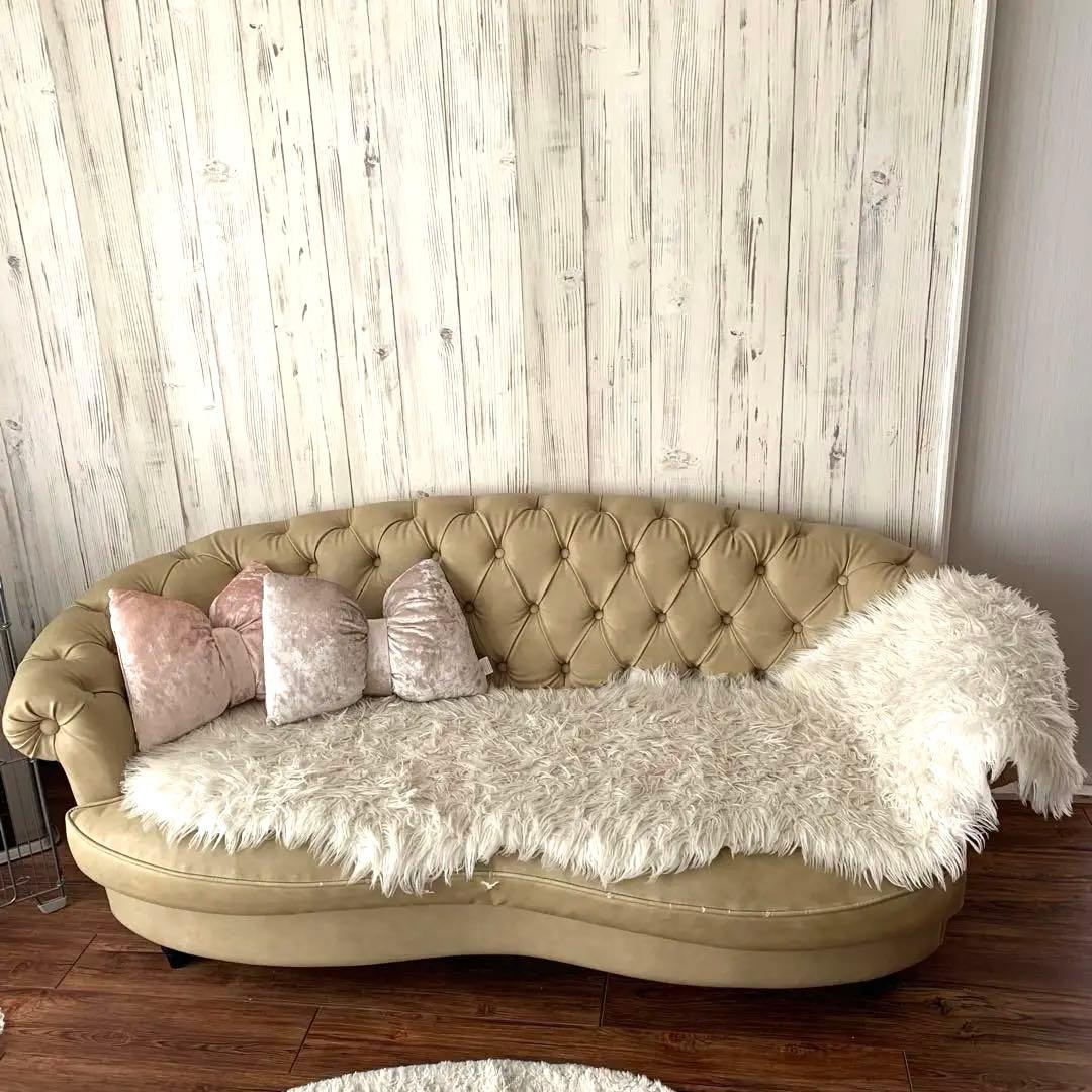 定価20万　ベージュ　3人掛けソファ　クラシカル