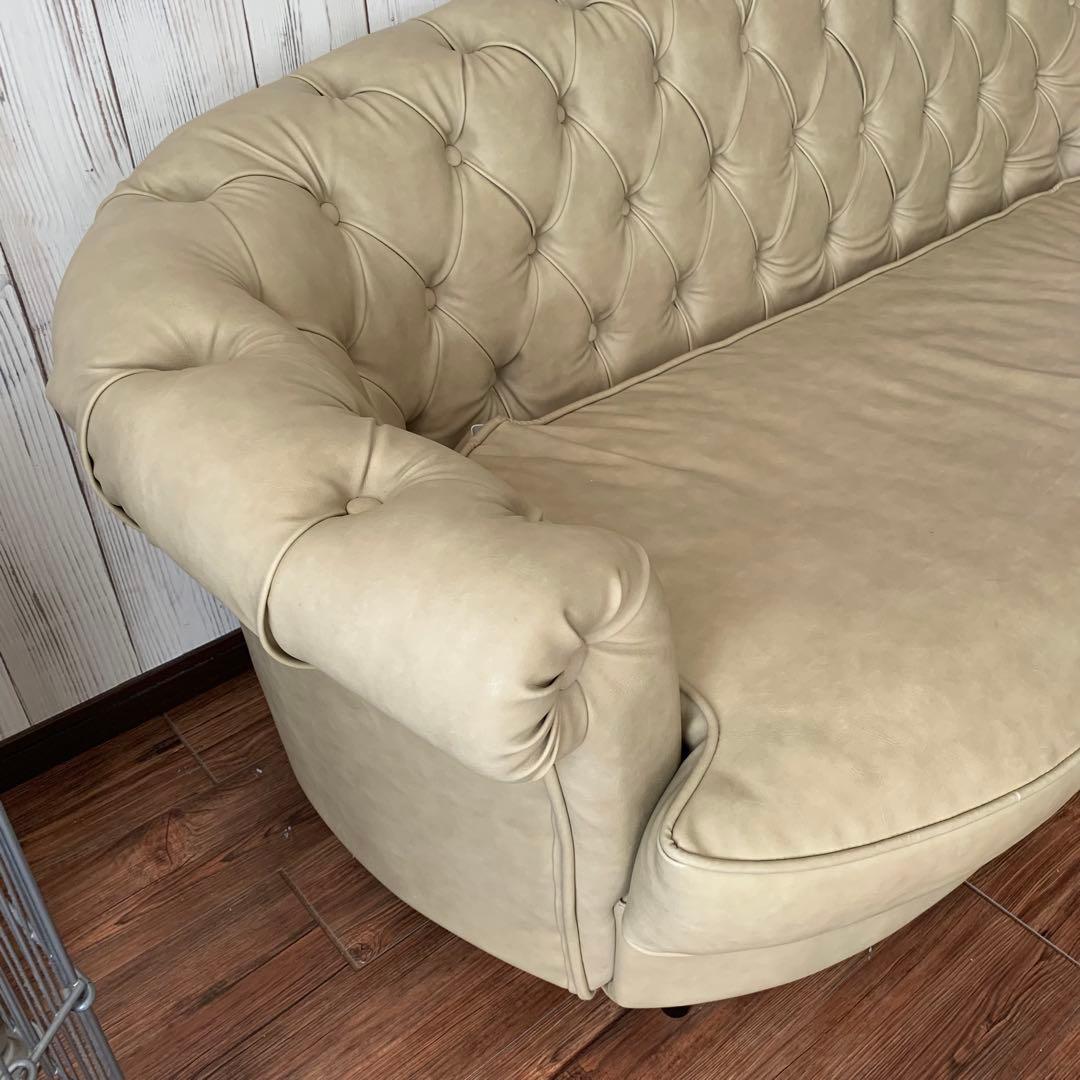 定価20万　ベージュ　3人掛けソファ　クラシカル