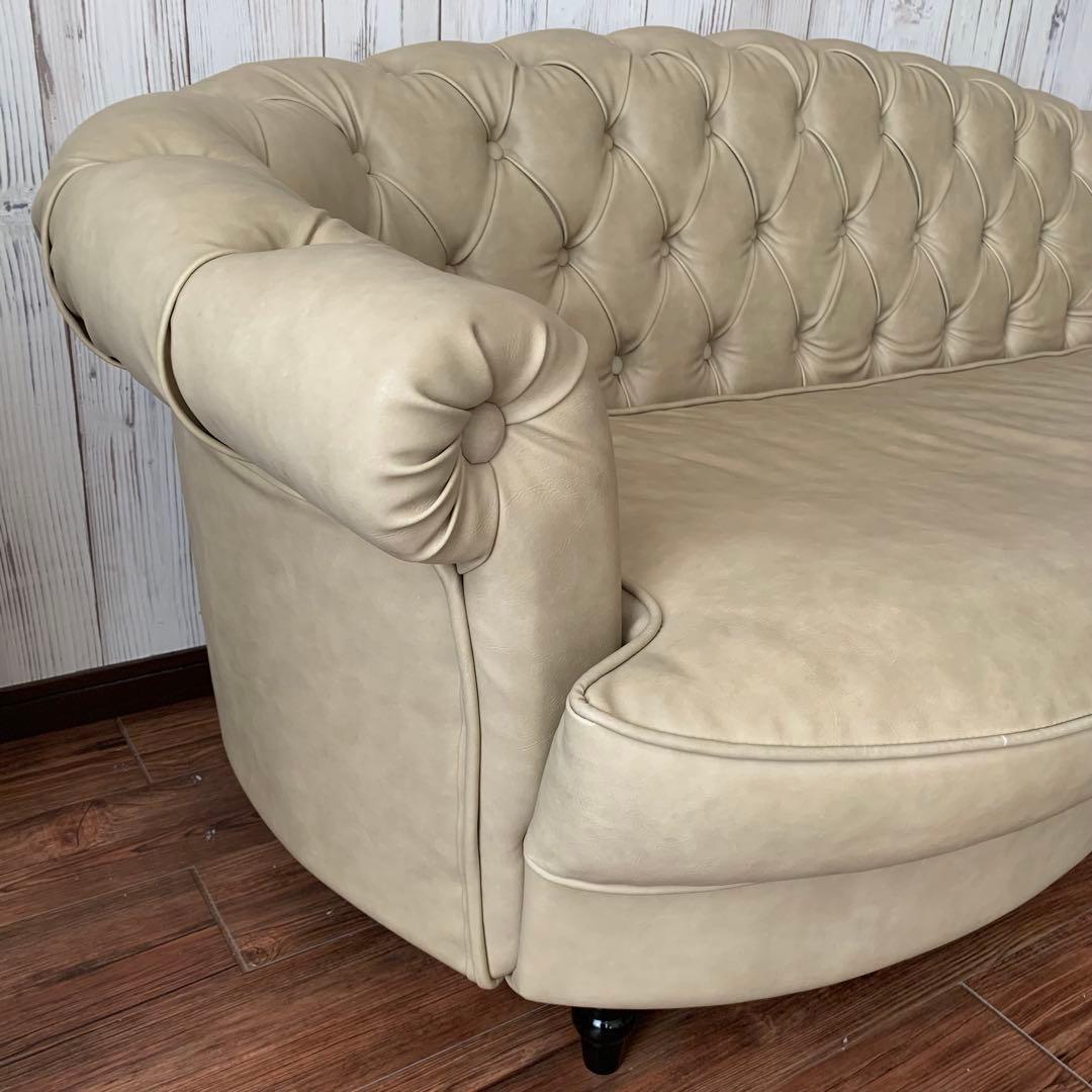 定価20万　ベージュ　3人掛けソファ　クラシカル