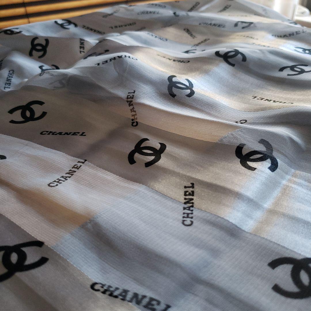 CHANEL シルクスカーフ グレー・シルバー