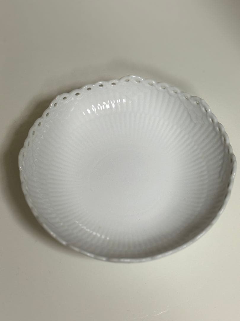 貴重　ロイヤルコペンハーゲン ホワイトフルーテッドフルレースディッシュ足付き