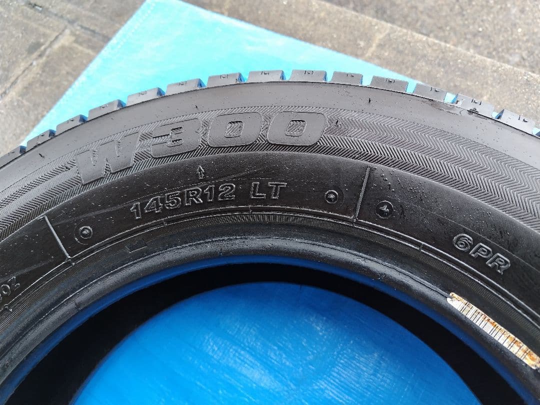 ③145R12・LT、軽トラ用スタッドレス、ブリジストン・W300、送料込み