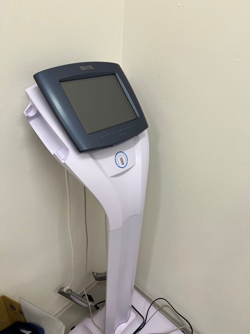 タニタタニタMC-980A ・令和4年12月購入 体脂肪計・体組成計 スタンド型