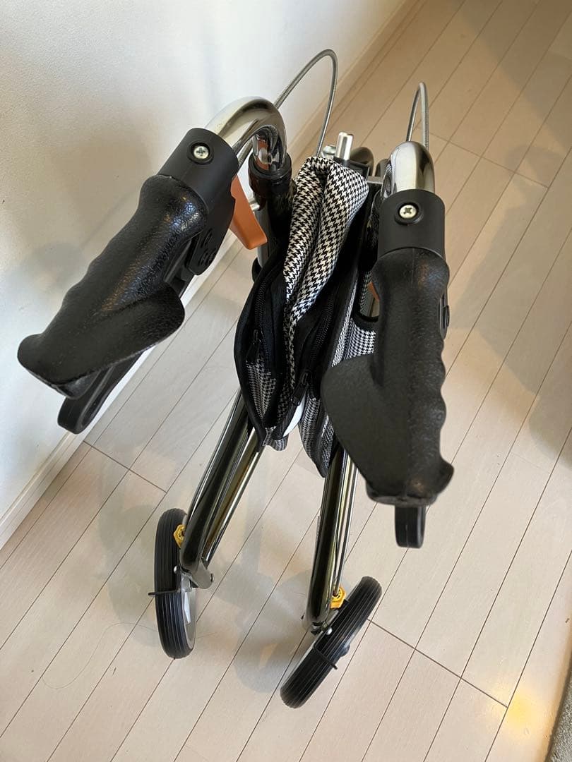 【未使用】【送料込み】トライウォーカー　TR-62 歩行器