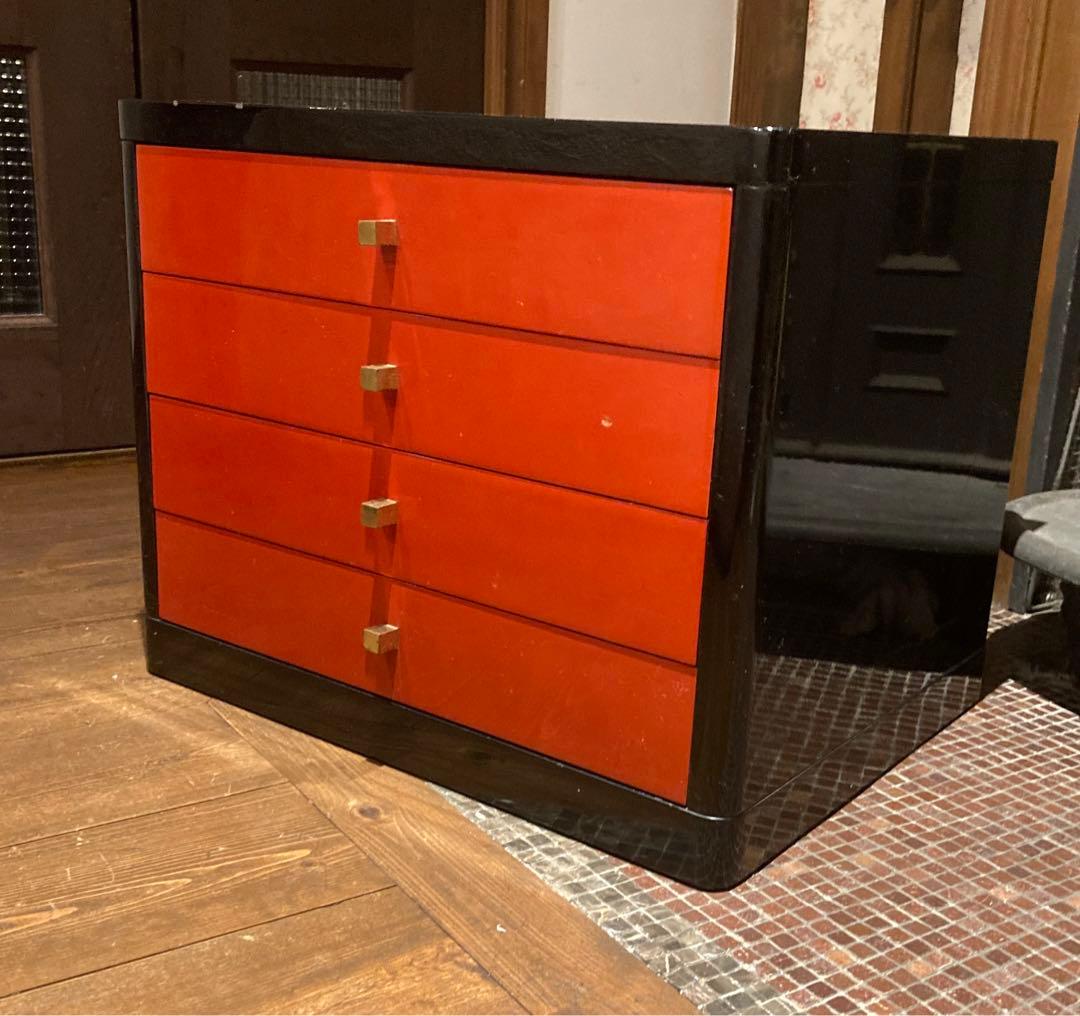 塗りのチェスト