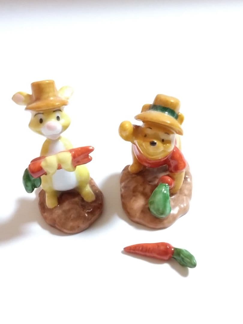 くまのプーさん陶器フィギュア　12種類背景カード付きベルメゾン