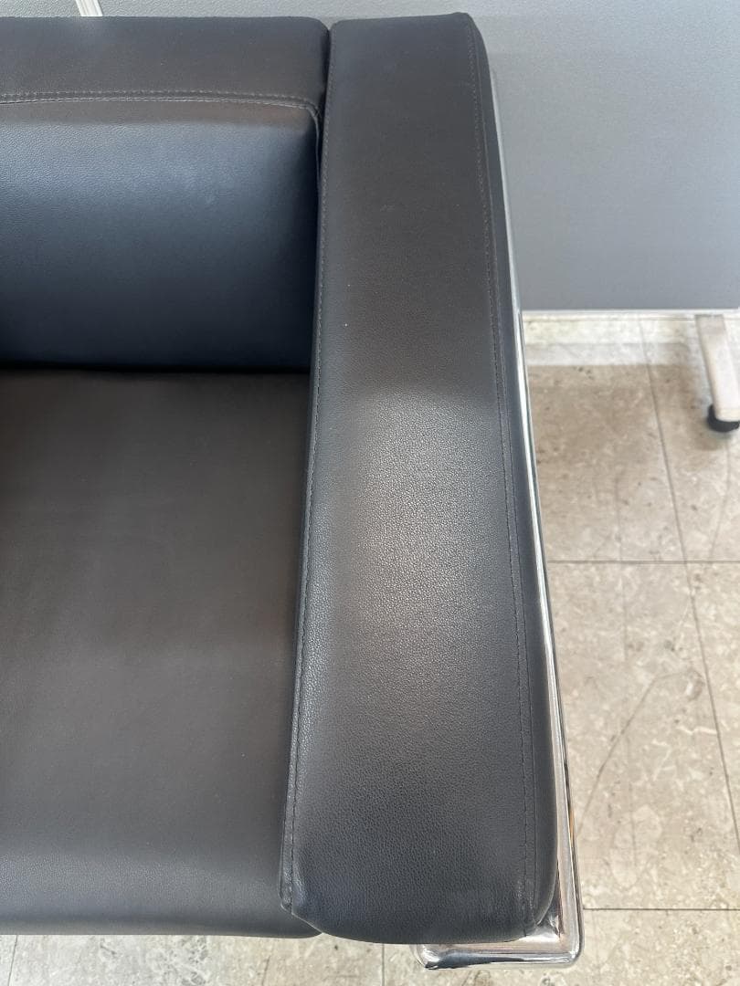 LC2　1人掛けソファ　チェア　ル・コルビジェ　リプロダクト　合革　ブラック