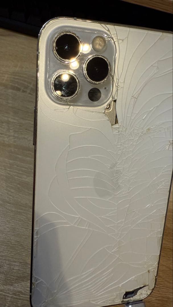 iPhone12Pro 256GB 背面割れ