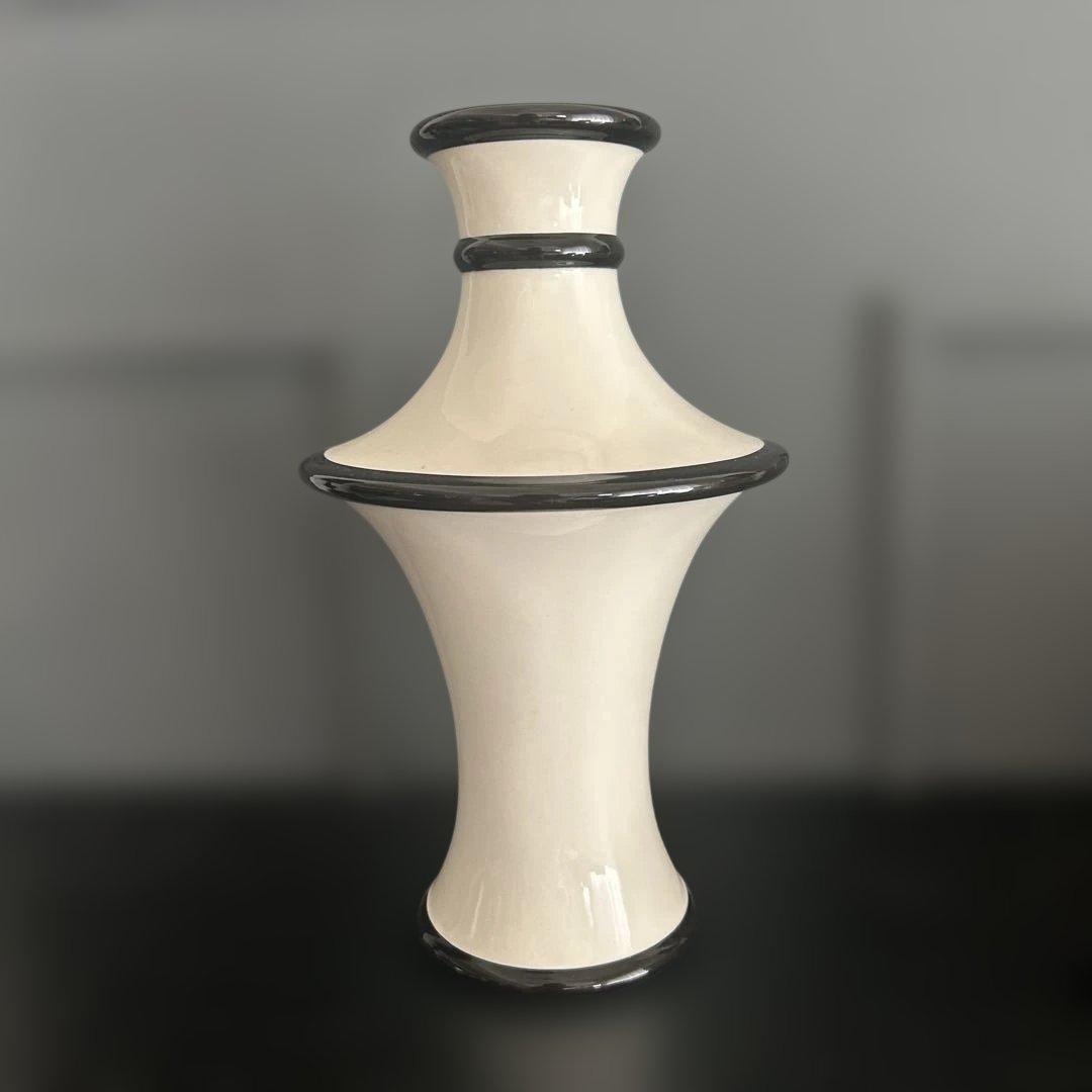 ＆classy アンドクラッシーアイボリーと黒のモノクローム　フラワーベース花瓶