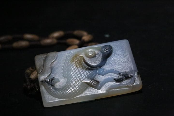 現代 めのう魚装身具 中国美術 工芸品 ペンダント 純天然
