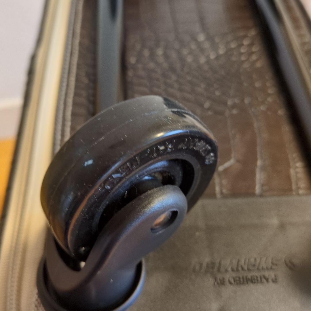 スワニー座れるキャリーバック　クロコダイル型押し　耐荷重100kg　超美品！