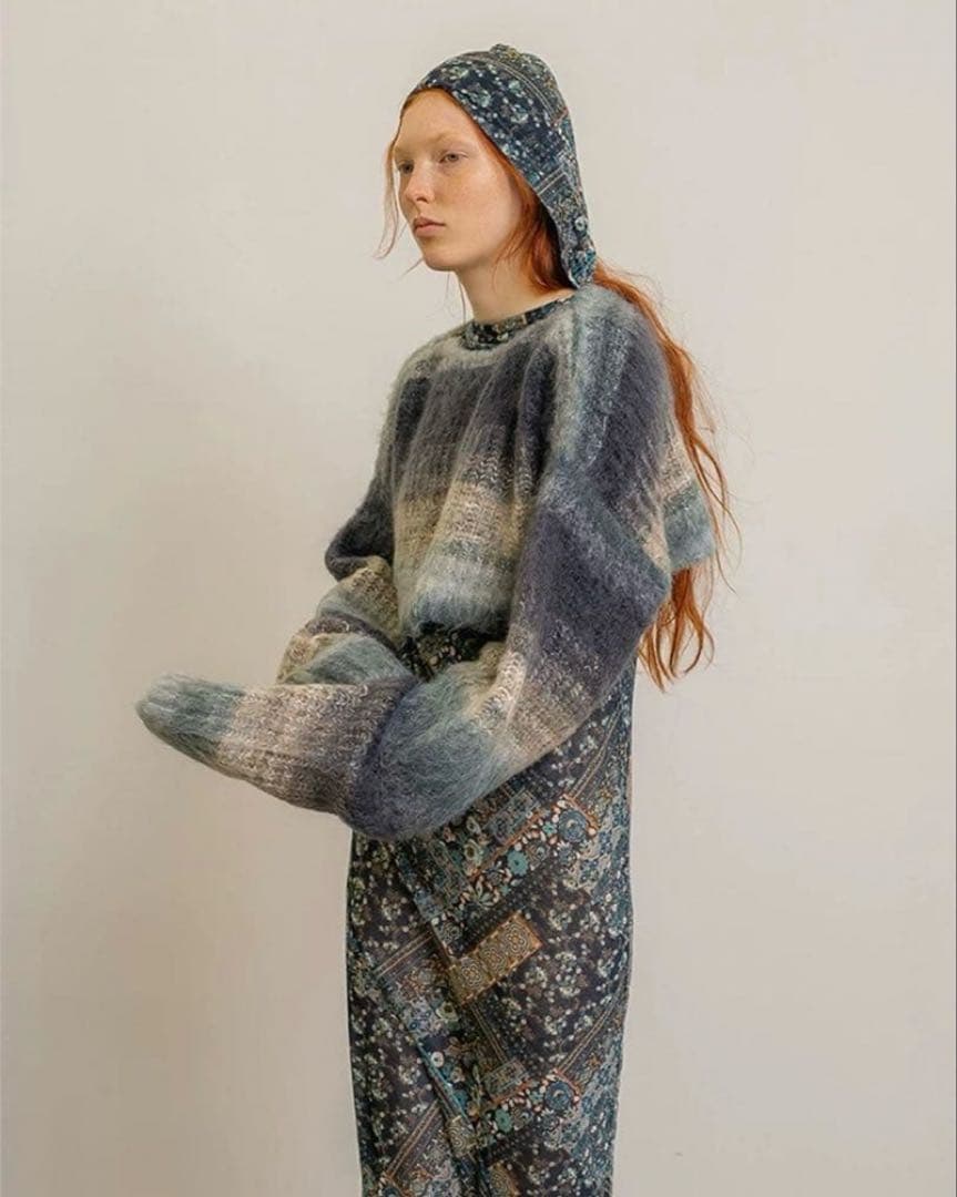 トップス PERVERZE Gradient Stripe Top and Scarf