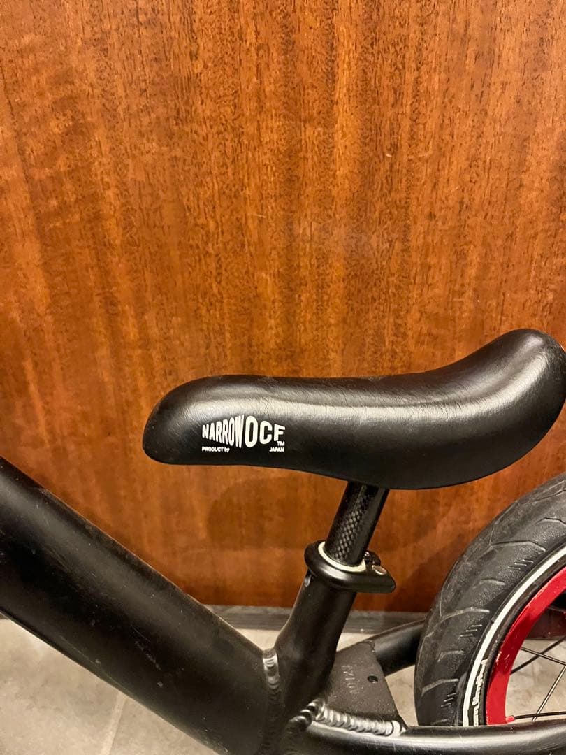 ランバイク　ゼロバイクファクトリー　バランスバイク ブラック/レッド