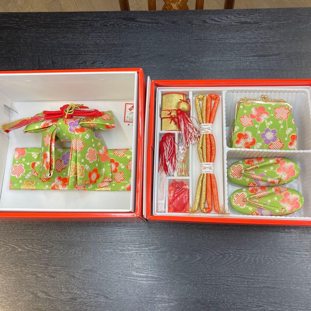 七五三、3歳用、Ｓサイズ祝帯ハコセコセット。16、若草色に梅柄。