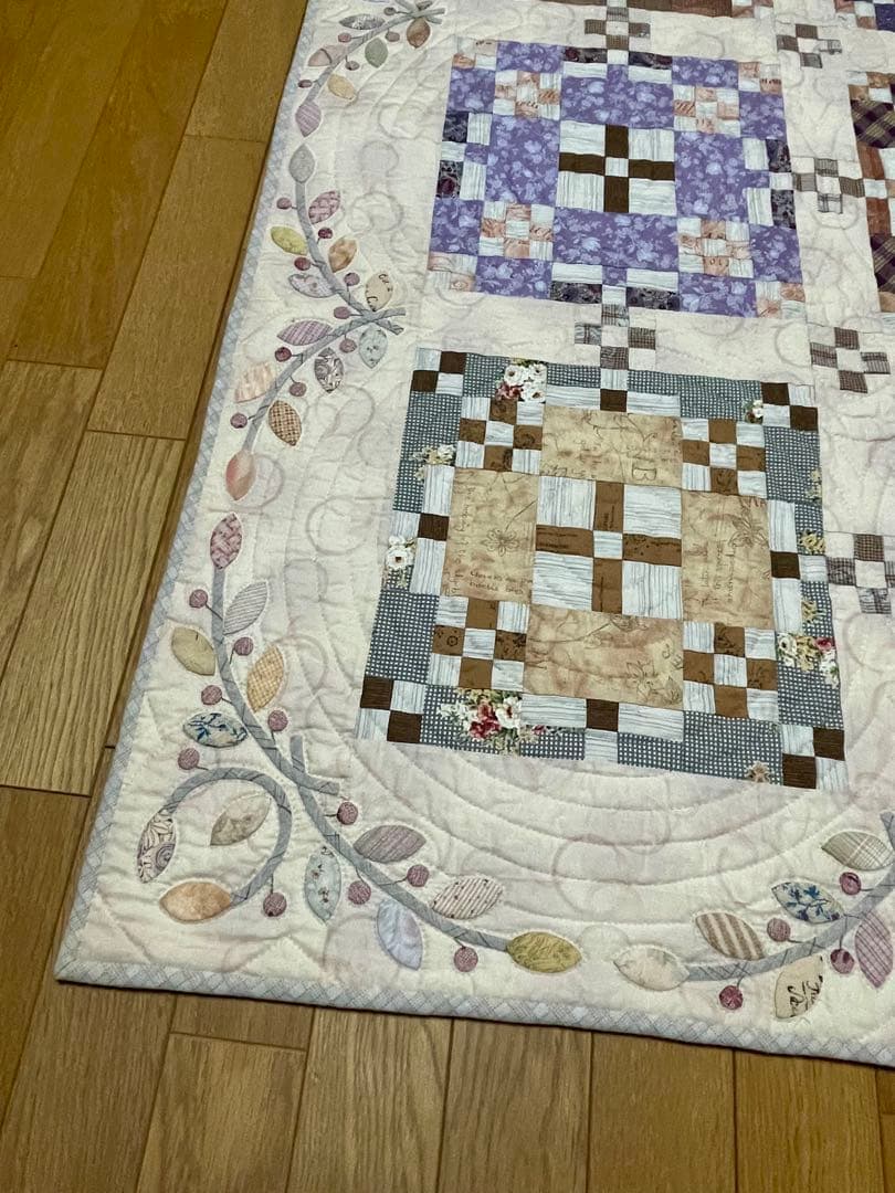 パッチワークキルト　タペストリー　ベッドカバーサイズ