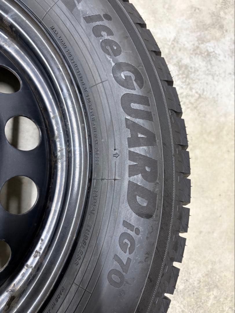 現行 シエンタ スタッドレス タイヤ セット185/65R15 新品　IG70
