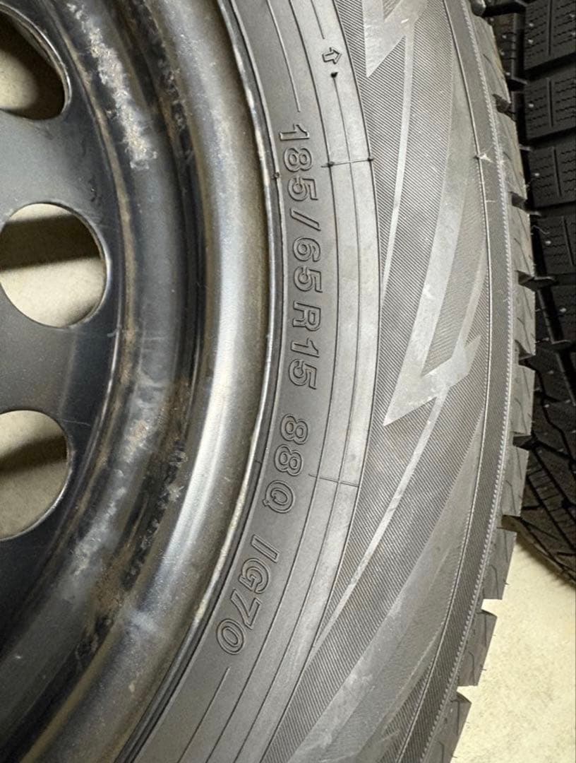 現行 シエンタ スタッドレス タイヤ セット185/65R15 新品　IG70