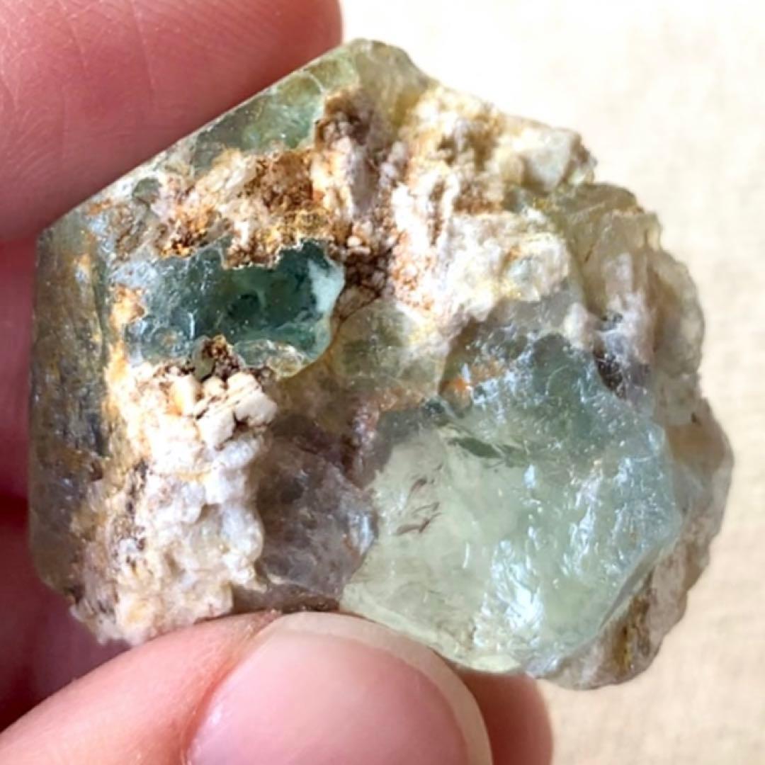 バイカラーベリル原石6/六角形グリーン多め