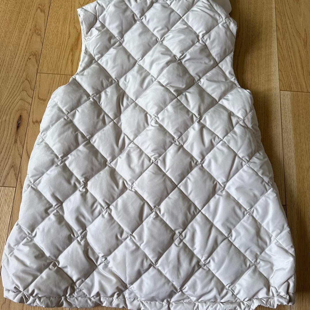 ！marechal terreフード付きクリーム色ダウンベスト