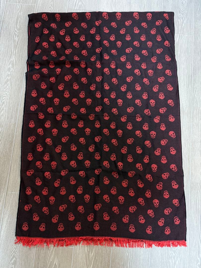 【美品】アレキサンダーマックイーン スカル柄ストール 赤黒　マフラー