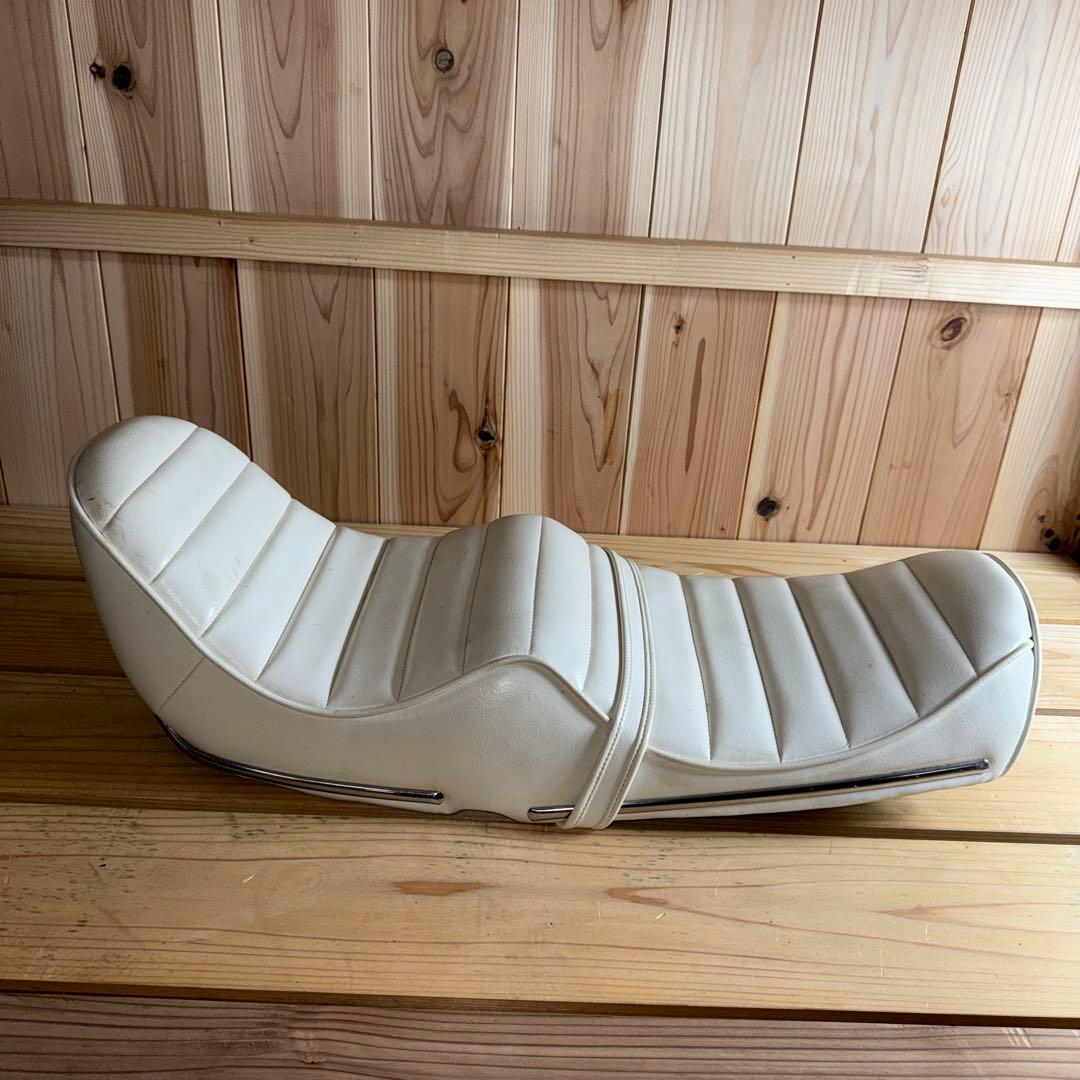 【希少当時物】 川口シート　gt380 サムアップ　鉄ベース　純正モール　①