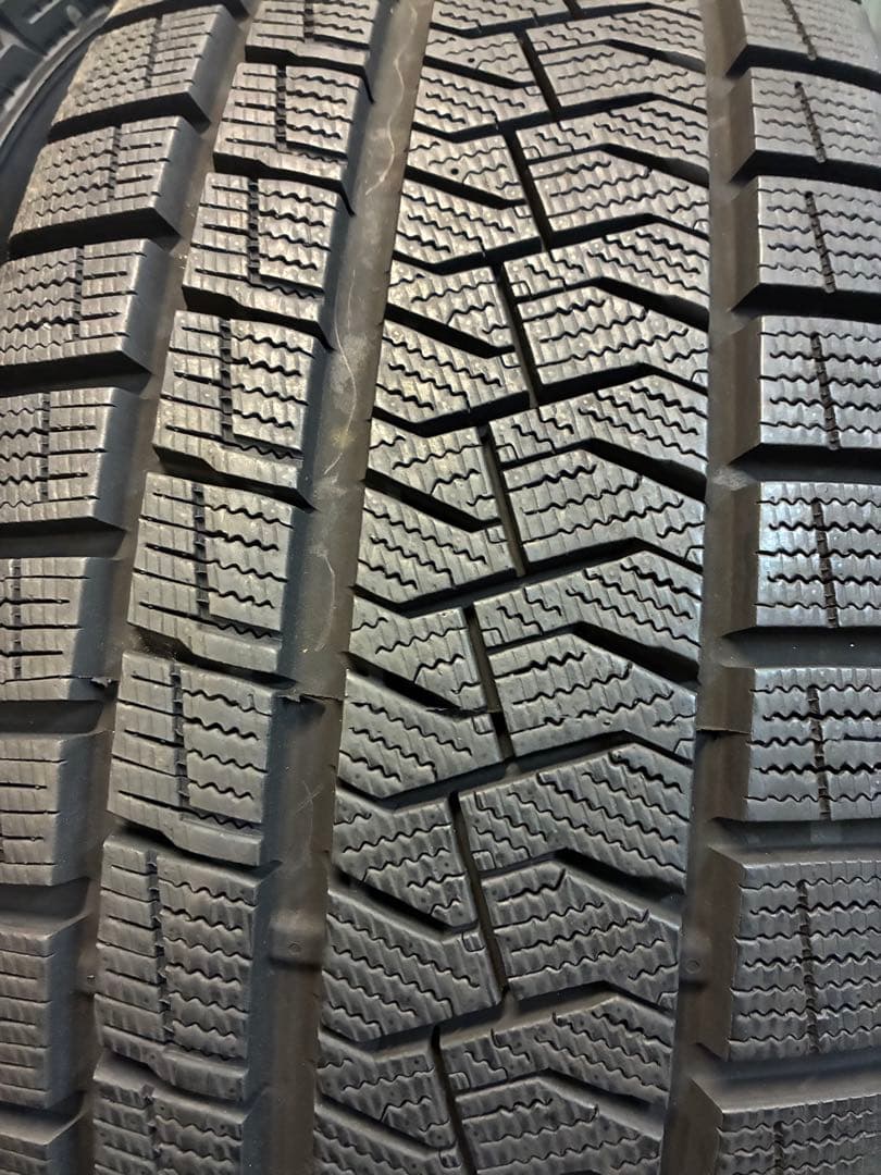 新型ステップW、新型ノアとヴォクシーに❗️205/60R16スタッドレスセット❗️