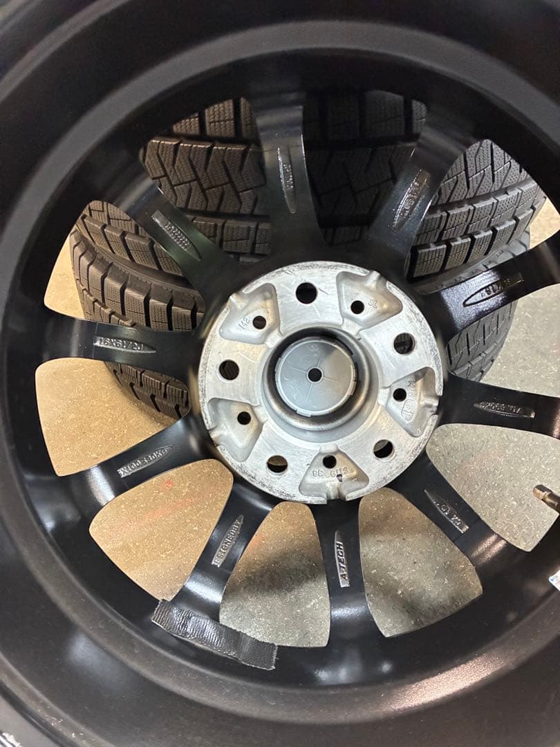 新型ステップW、新型ノアとヴォクシーに❗️205/60R16スタッドレスセット❗️