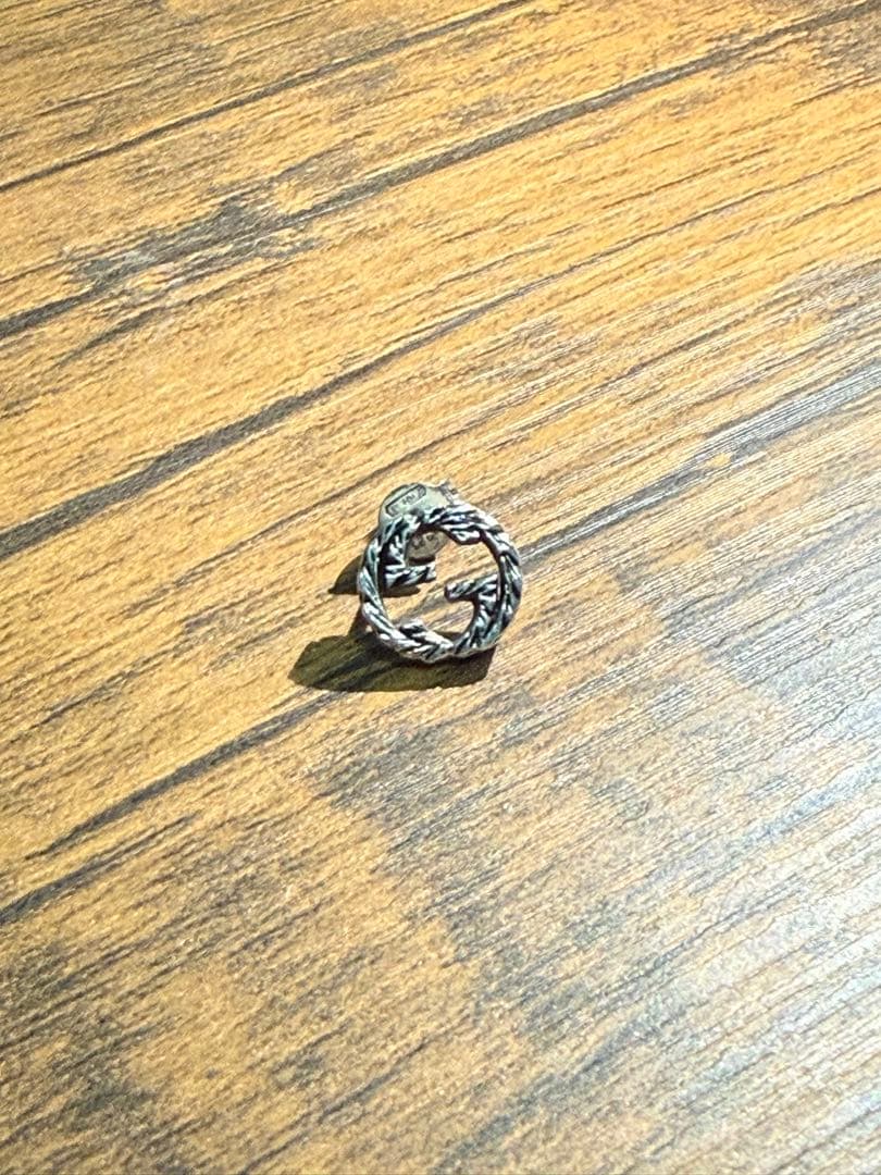 Gucci シルバー ツイストデザイン 片耳用ピアス