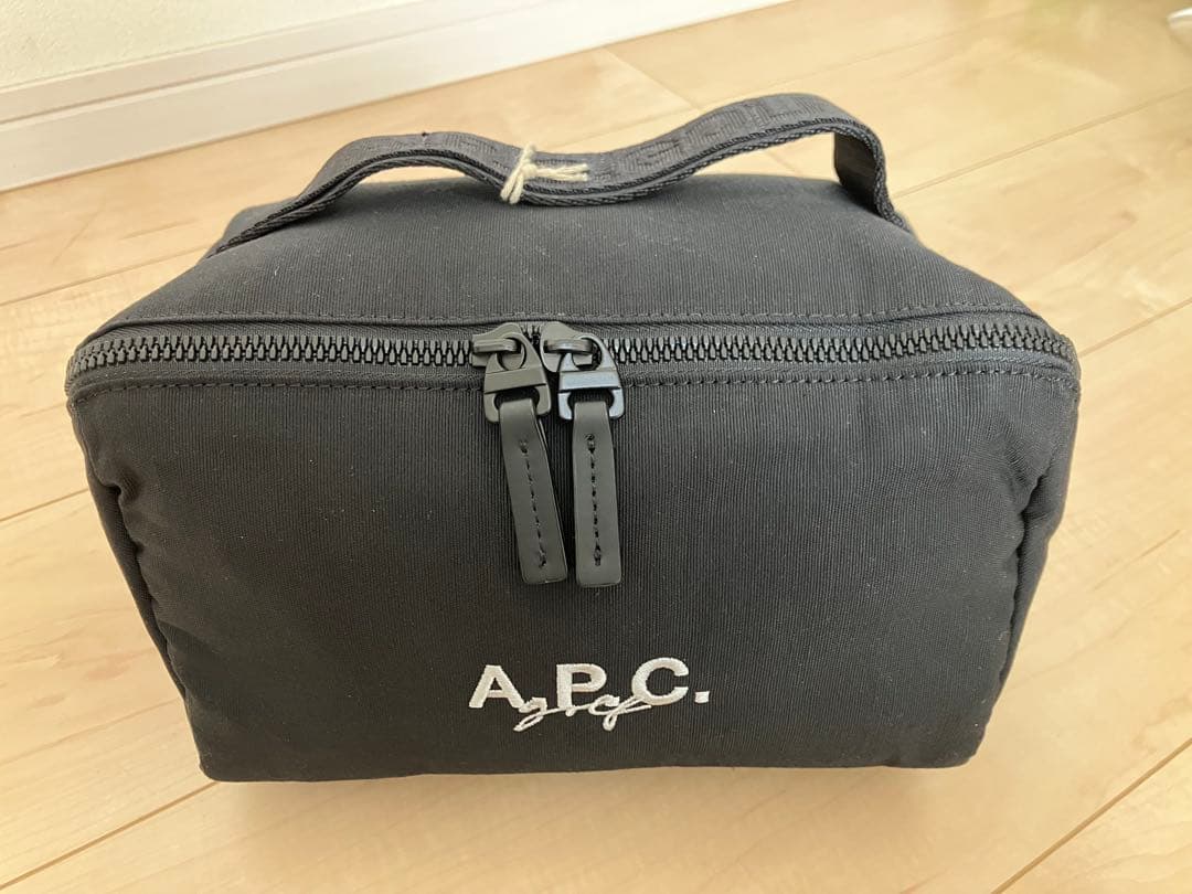 ちゃこさん専用　A.P.C. 黒 ナイロンポーチ